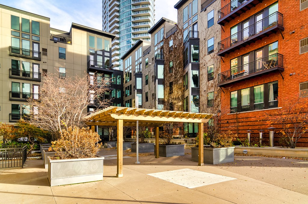 Courtyard with pergola - Eitel Apartments