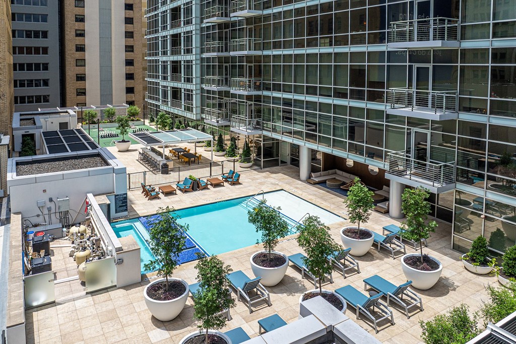 Rooftop courtyard - Main 3 Downtown