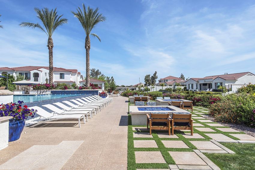 Almeria - Fire pit area with seating Almeria - Fire pit area with seating - Photo Gallery