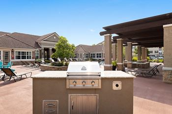 Cordillera Ranch Apartments - Poolside cabana and nearby BBQ grills