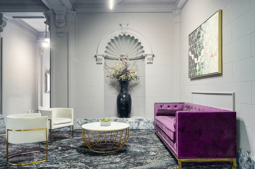 The Buckingham / The Commodore / The Parkway Apartments seating area