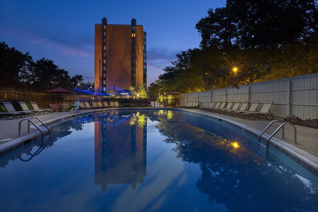 Hill House on Chestnut Hill - Resort-style swimming pool