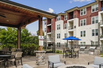 Outdoor kitchen cabana with grilling stations - Enclave at Cherry Creek
