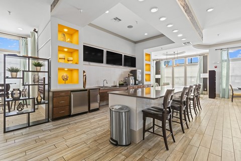 Cyber café with computers and a printer available - Nona Park Village Apartments