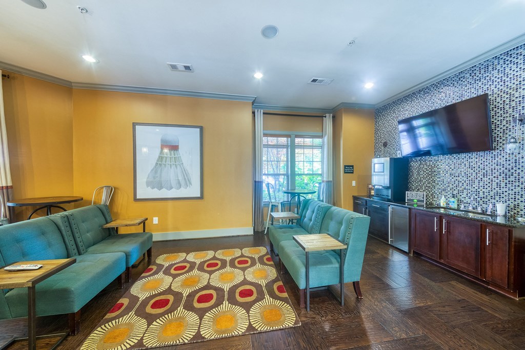 The Oaks at Johns Creek - Coffee bar and social area