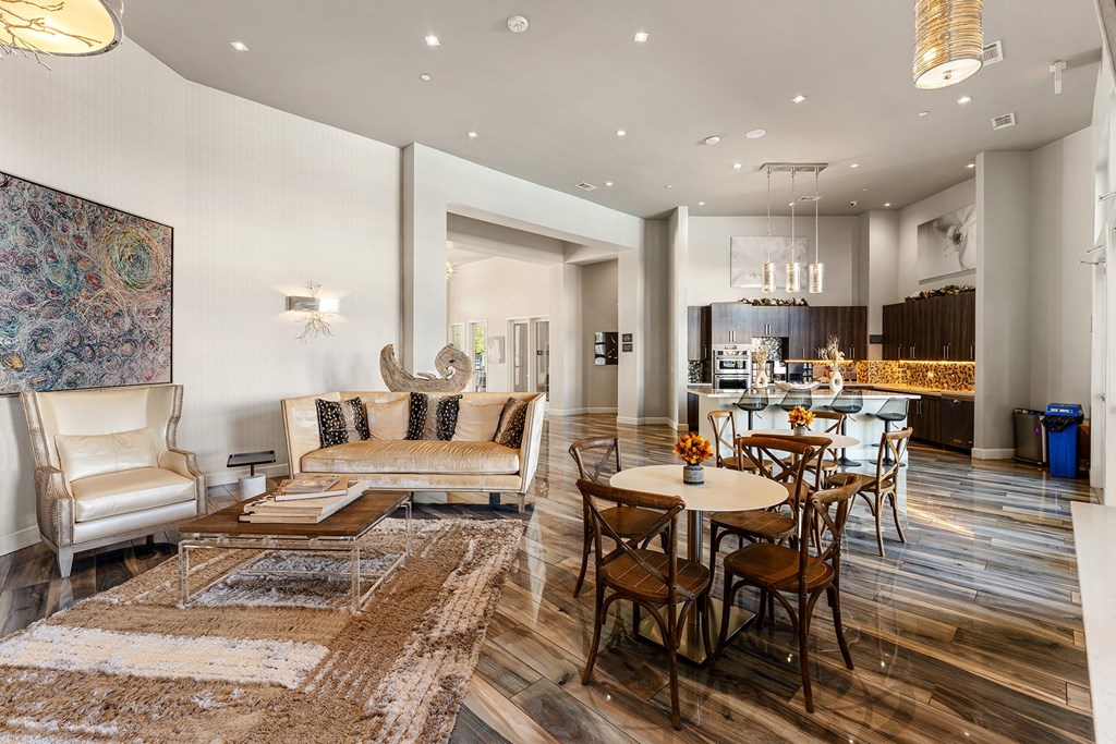 Resident café with ample seating - Everlee