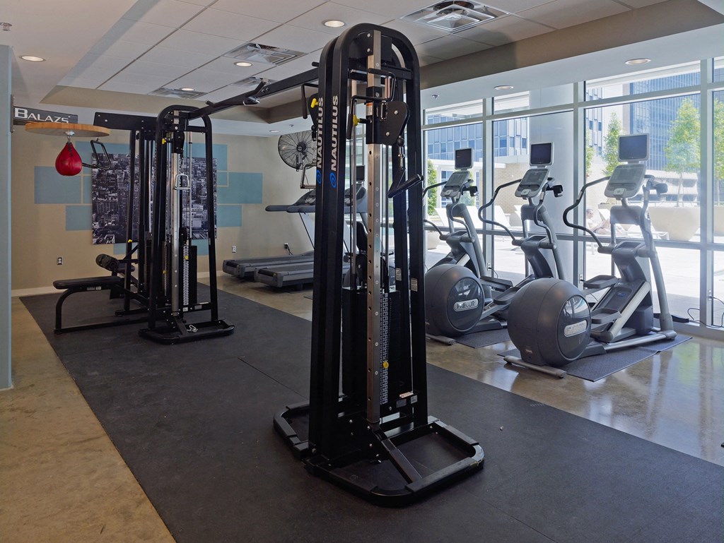 State-of-the-art fitness center - Main 3 Downtown