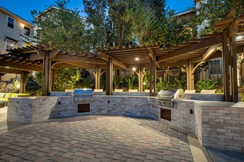 Hills of Valencia Apartments outdoor BBQ stations - Photo Gallery 6