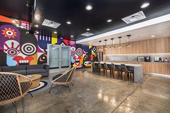 Internet café with coffee bar - Main 3 Downtown