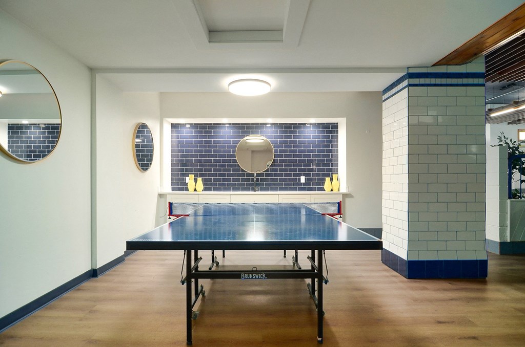 The Buckingham / The Commodore / The Parkway Apartments ping pong table