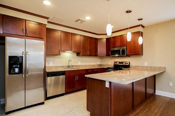 Harbor Hill Apartments stainless steel appliances
