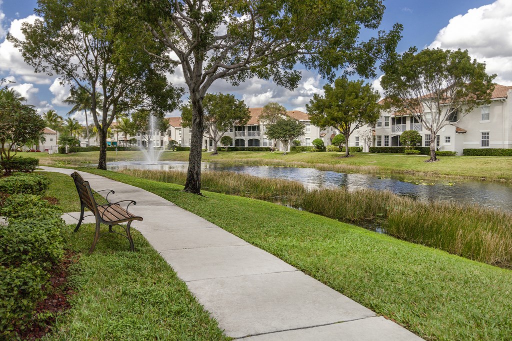 Hamptons on Heron Bay fountain