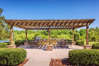 Delano at Cypress Creek outdoor kitchen/entertainment area - Photo Gallery 8