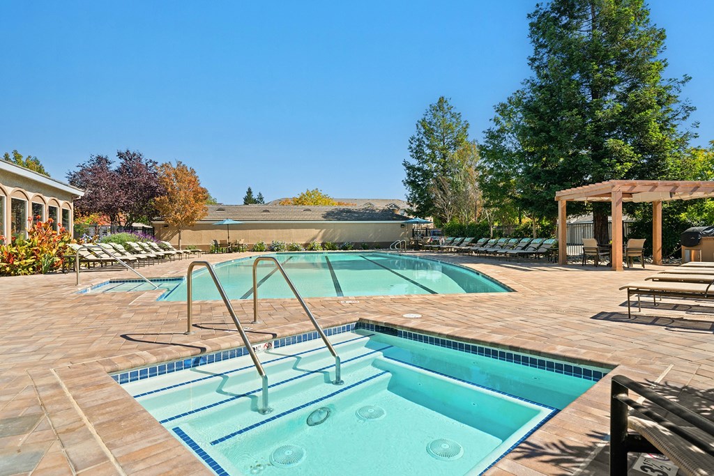 Heated spa - Mountain Shadows Apartments