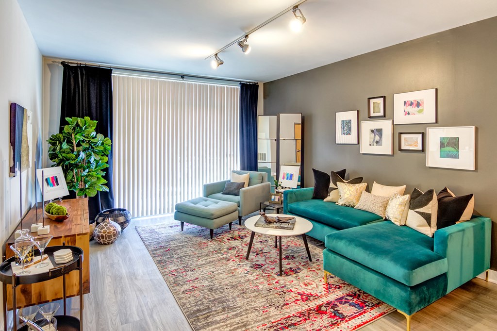 The Sheffield SoNo 9-foot ceilings