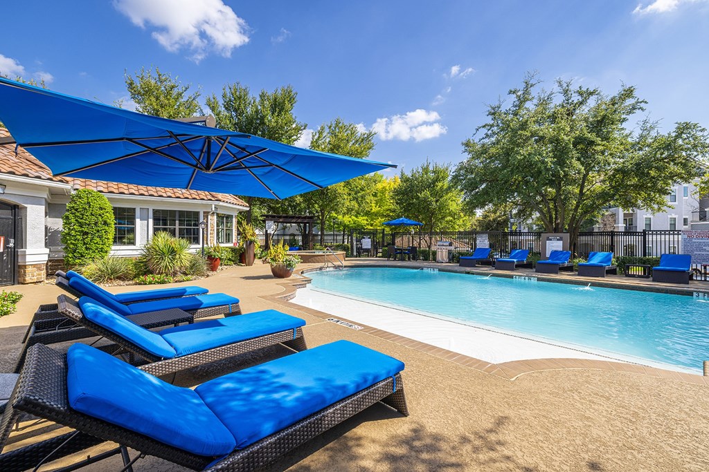 Ample lounge seating - DeLayne at Twin Creeks