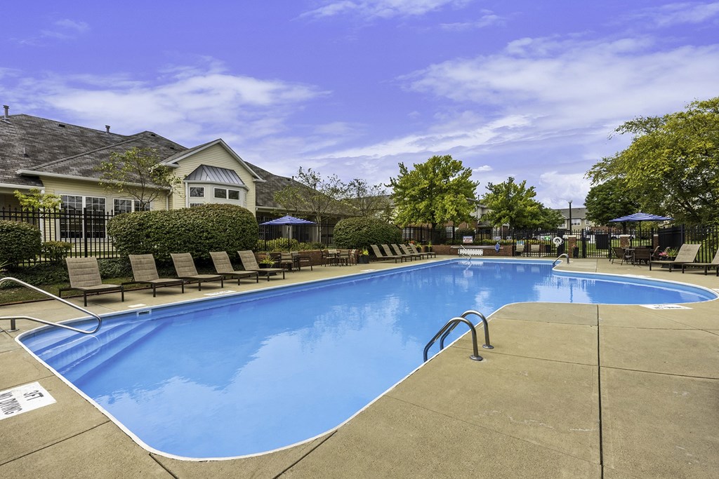 Resort-style swimming pool - The Gardens at Polaris