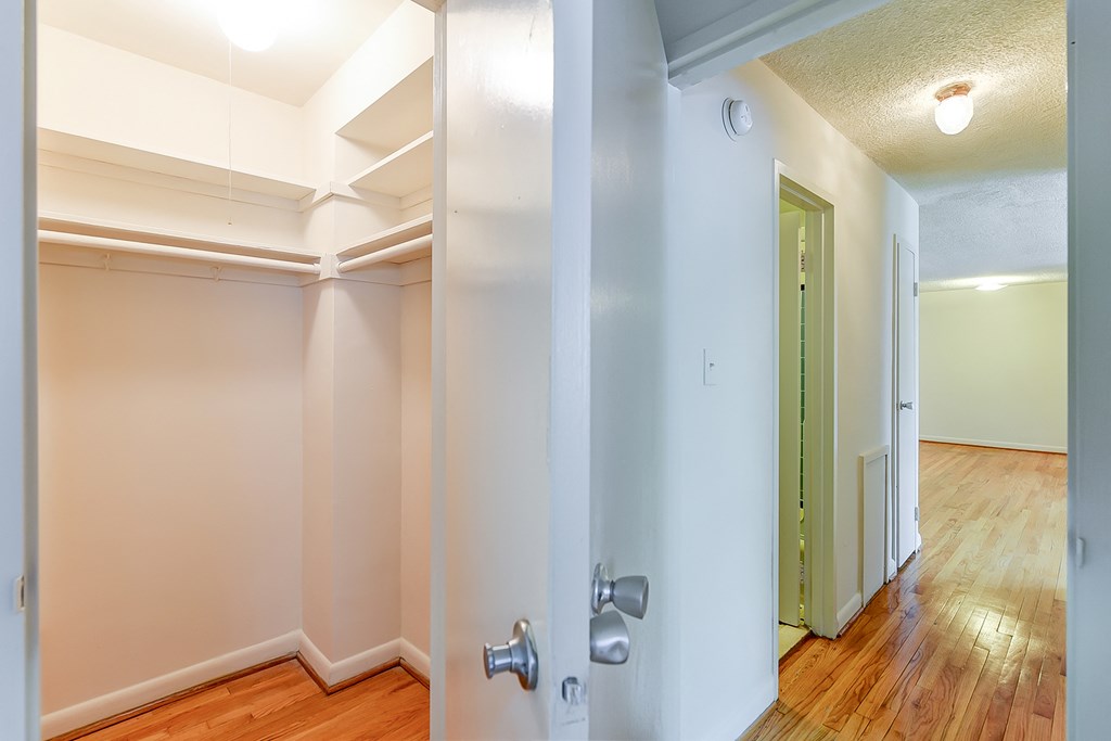 The Crestmont Apartments closet