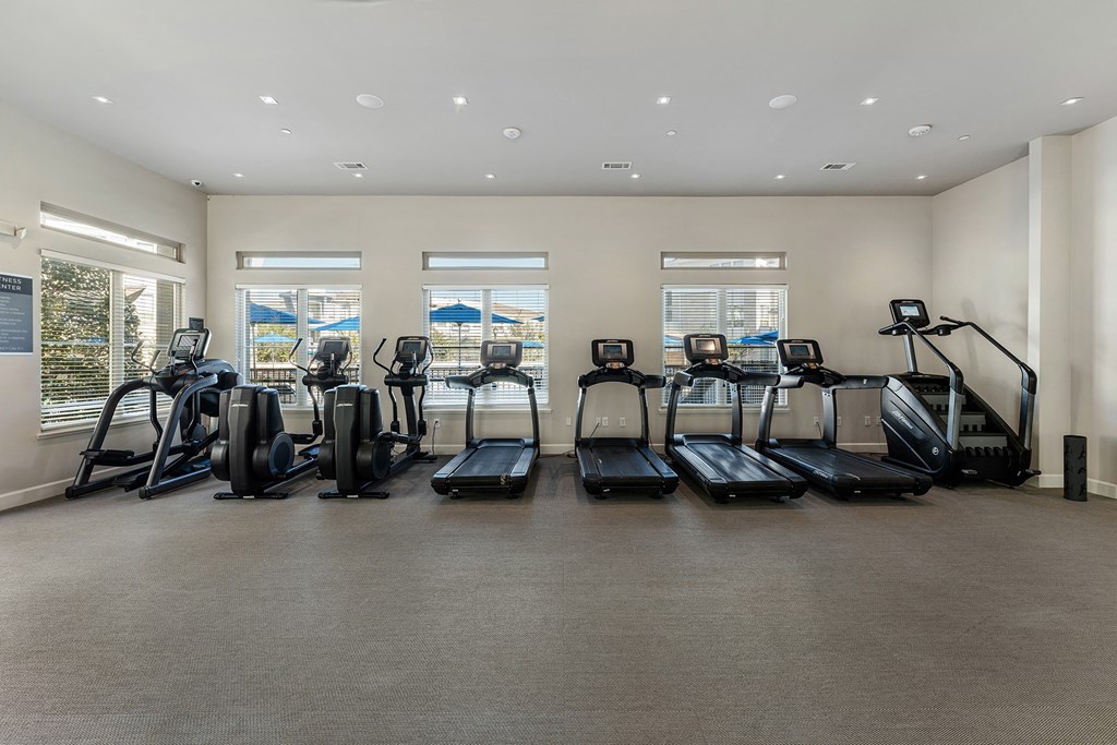 24-hour fitness center - Everlee