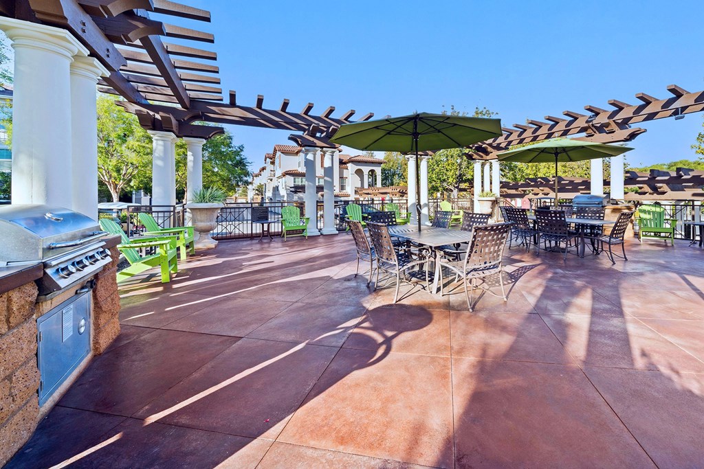 Foothills at Old Town Apartments BBQ grill and seating area