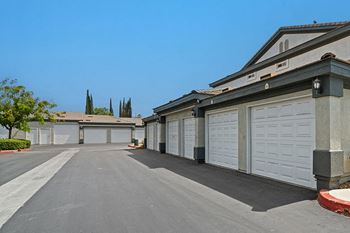 Barton Vineyard Apartments - Private garages