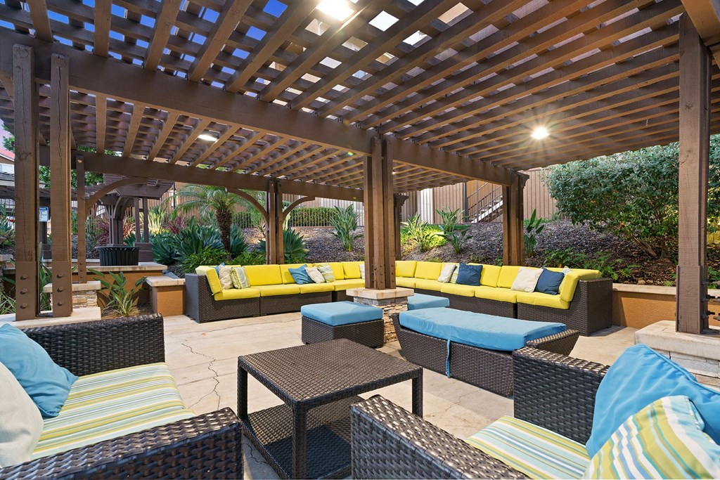 Hills of Valencia poolside lounge