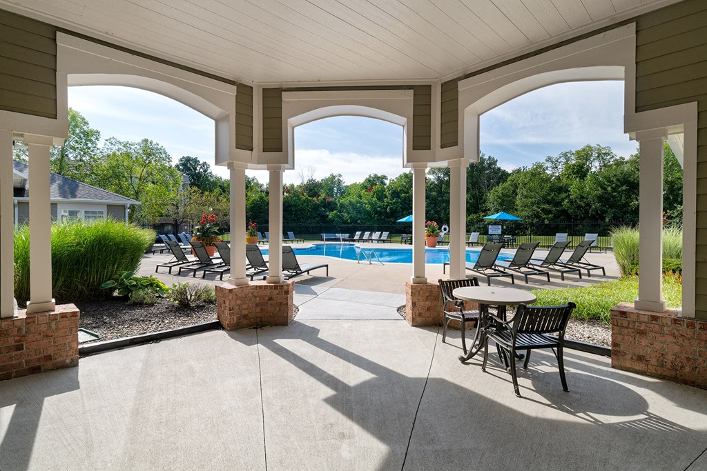 Lantern Woods Apartments - Poolside cabana