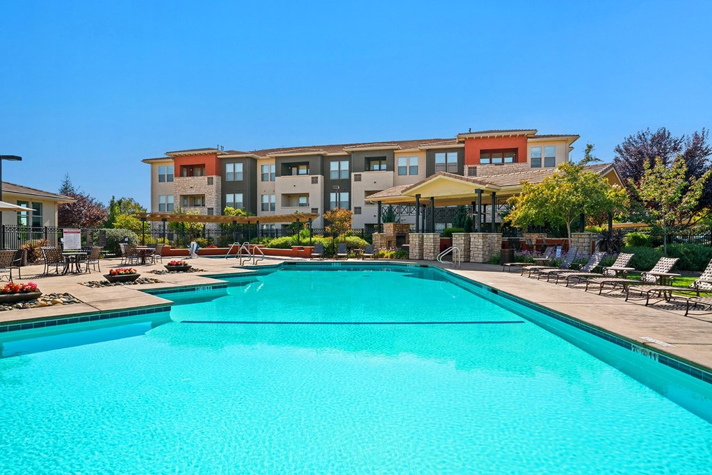 Quinn Crossing resort-style pool