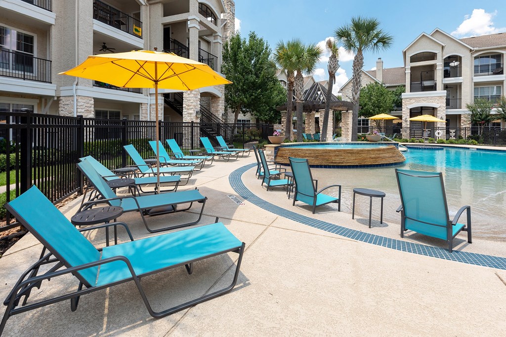 The Retreat at Cinco Ranch poolside tanning ledge