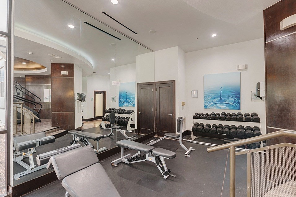 3000 Sage - Free weights in fitness center