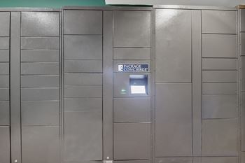 Electronic parcel locker system - The Kirby