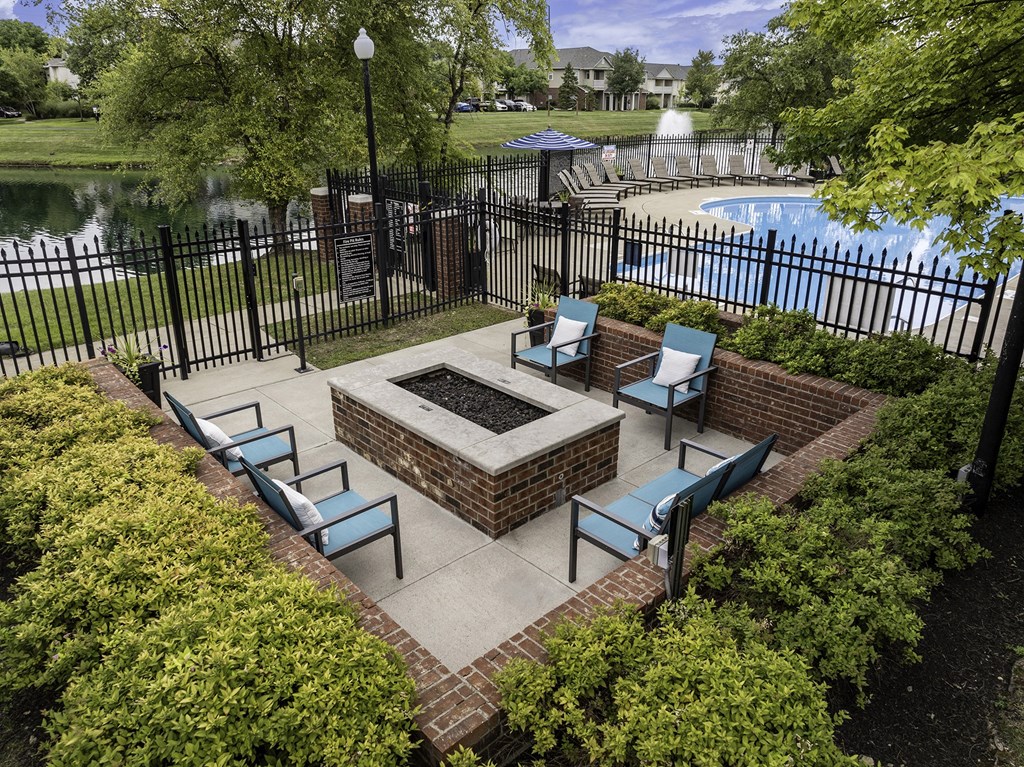 Outdoor lounge with fire pit - The Gardens at Polaris