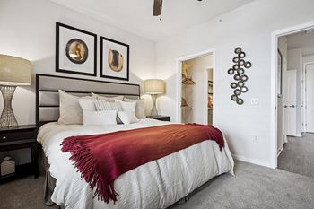 Oversized walk-in closets - Enclave at Cherry Creek