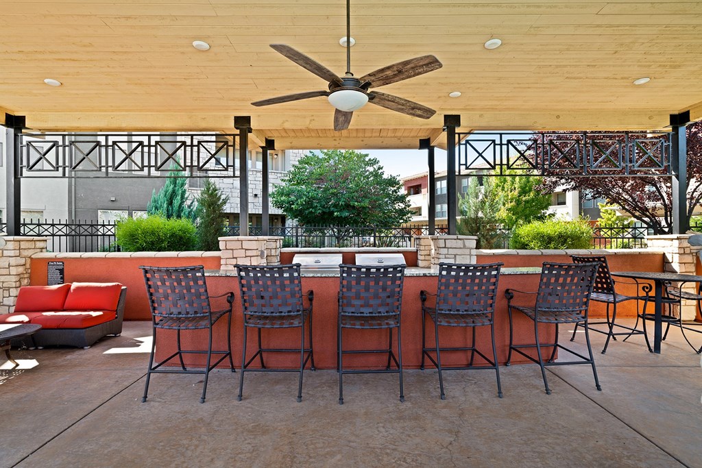 Quinn Crossing outdoor fireside seating