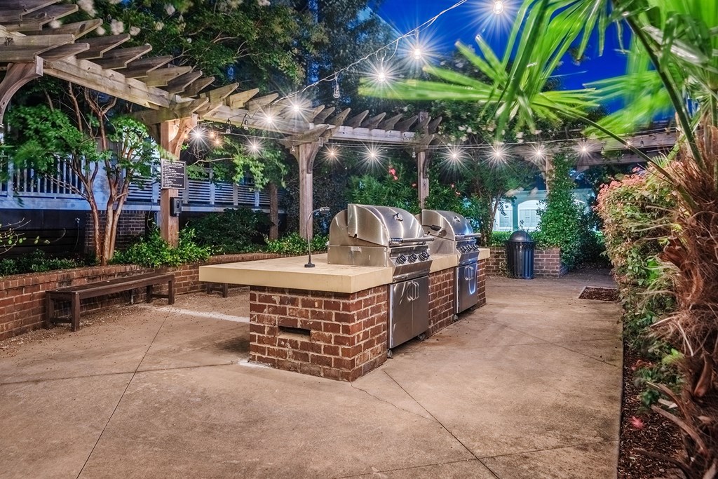 Windward Long Point Apartments - BBQ grills