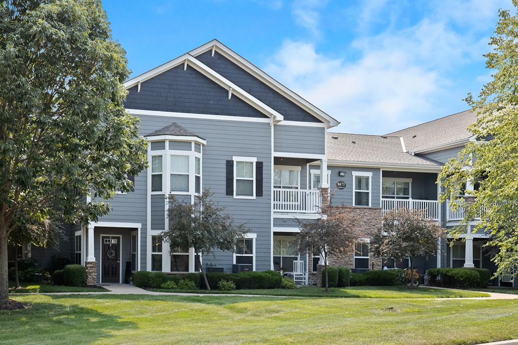Carrington Place at Shoal Creek - Building exterior and landscaping