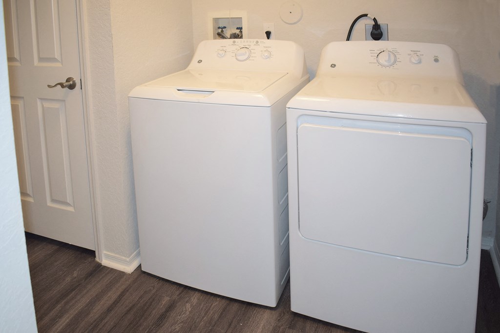 Hamptons on Heron Bay laundry room