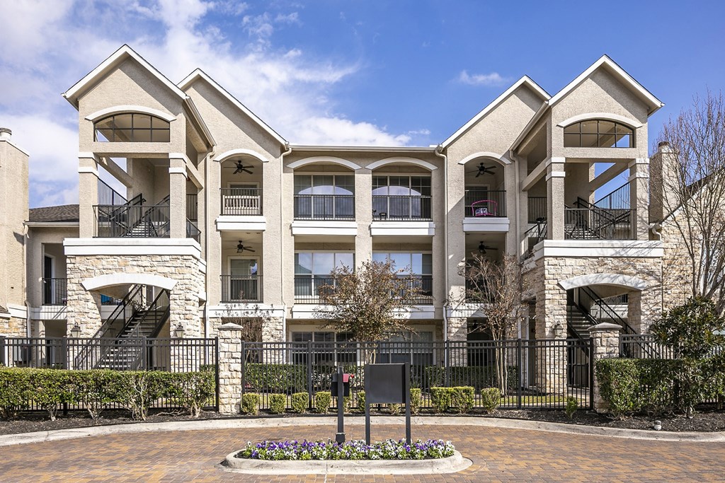 The Retreat at Cinco Ranch apartment balconies and patios