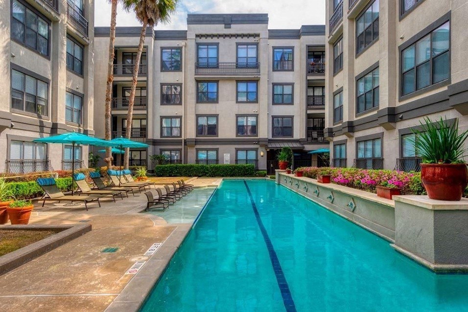 3000 Sage - Lap pool with sun ledge