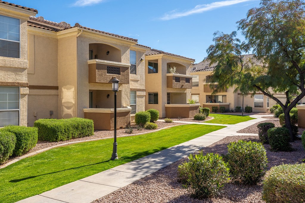 Large patios and balconies - Arrowhead Landing Apartmens