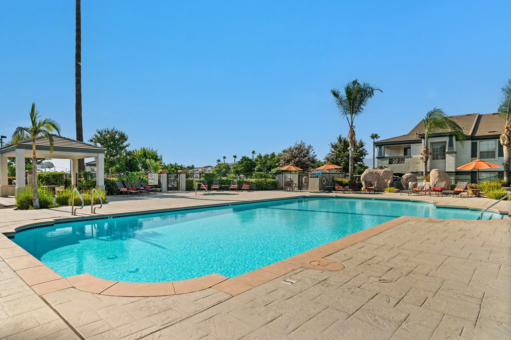Barton Vineyard Apartments - 1 of 2 resort-style pools