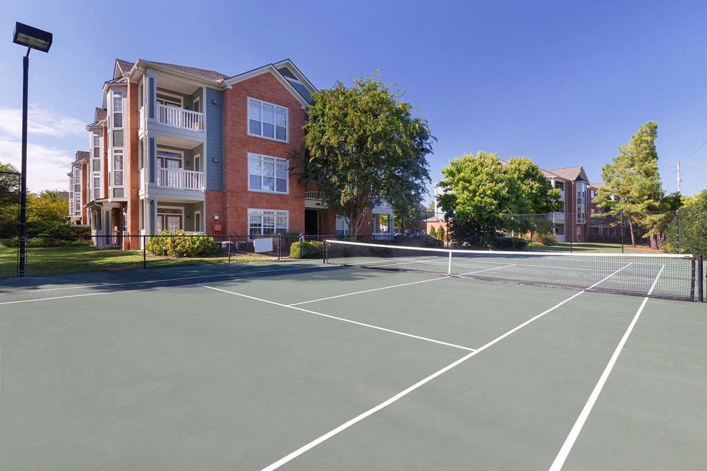 Belle Harbour Apartments outdoor lighted tennis court