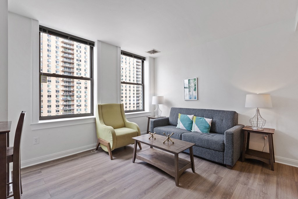 The Republic Apartments - Nine-foot ceilings