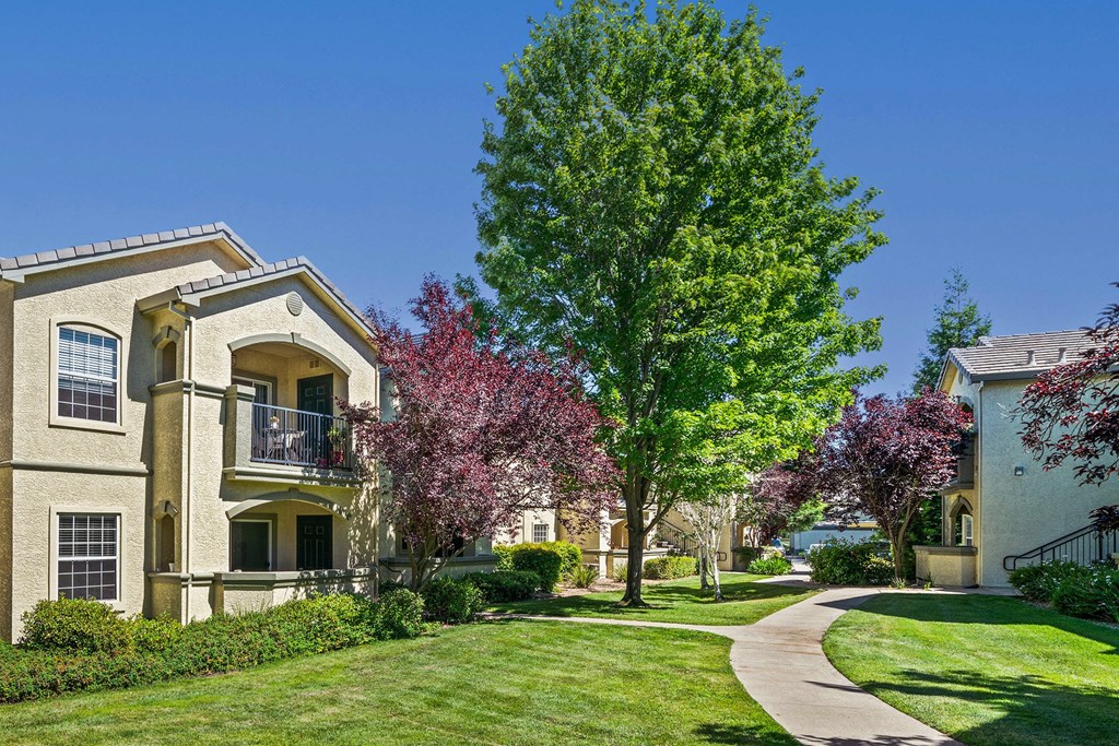 Private patios and balconies - Willow Spring Apartments