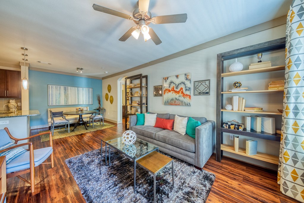 The Oaks at Johns Creek - 9-foot ceiling