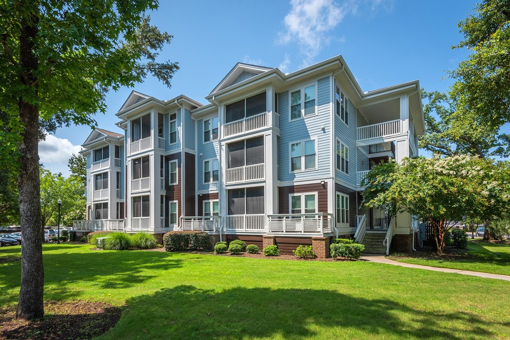 Windward Long Point Apartments - Building exterior