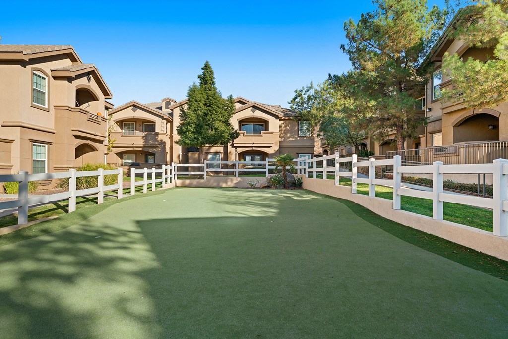 Antelope Ridge Apartments putting green