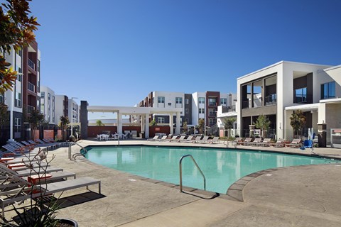 Resort-style swimming pool - NOVA at Green Valley