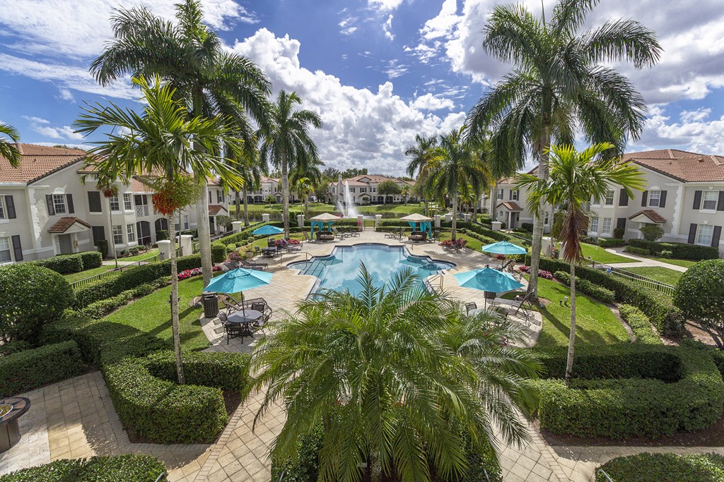 Hamptons on Heron Bay pool area