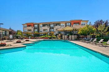 Quinn Crossing resort-style pool